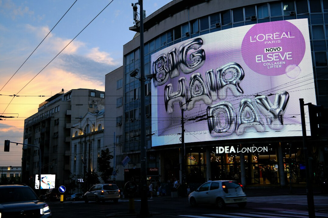 digital advertising screen